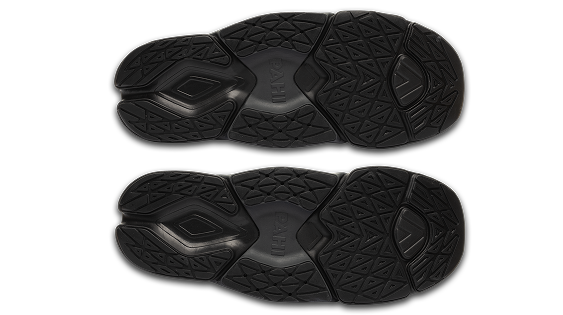 B-Active Mesh Coal Anthracite - bottom sole view pair of shoes